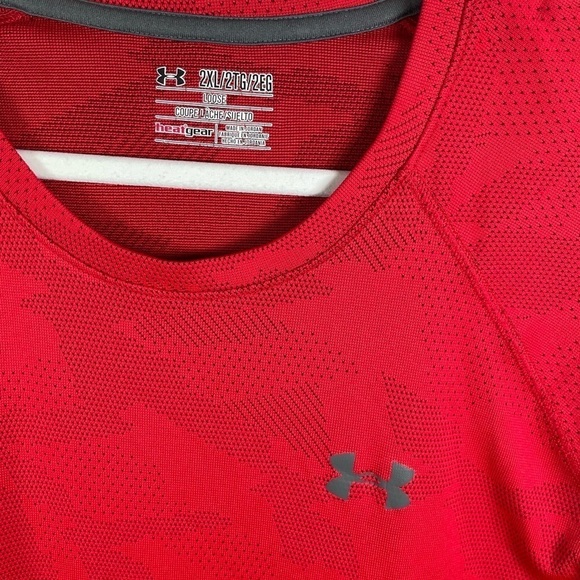 Under Armor, athletic tee - Picture 2 of 4